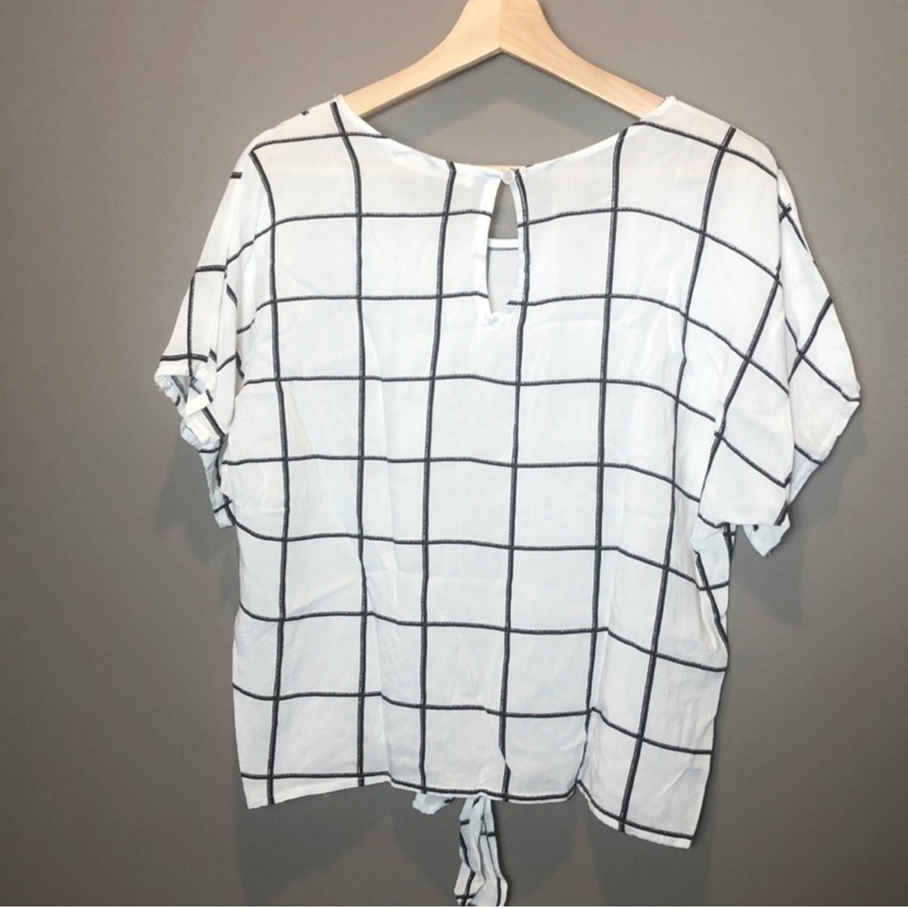 Herinbe Tu Crop Blouse Medium Grid Tie-Front Top - Picture 5 of 9